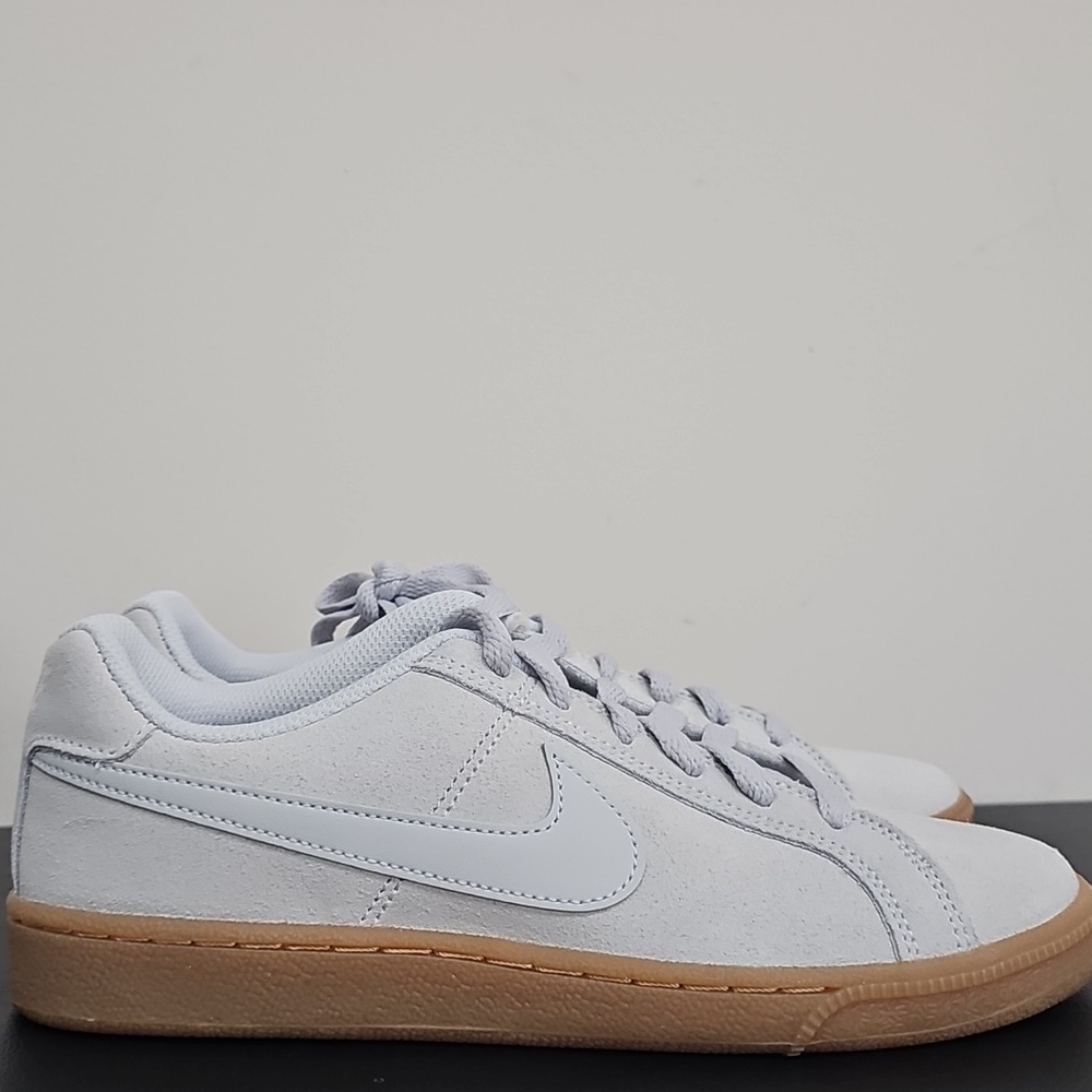 Brand New Nike Court Royale Suede Size Women's 7 Sku 916795 001